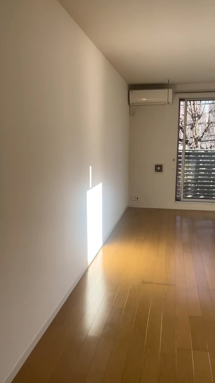 .
【お部屋のBefore→Afterをご紹介 Ver.6】

今回は約10畳の上手なお部屋の作り方をご紹介
今回は @tomo_room00 さんに掲載許可をいただきました♪

-------
ひとり暮らし1週間後のBefore/After

6畳ワンルームのシェアハウスから
約10畳の広めの1Kに引っ越しました️

これからインテリアや暮らしの発信していきます！
インテリア好きの方と仲良くなれたら嬉しいです️


------

Home Buttonの公式アカウントでは、鹿児島の物件紹介や上手なお部屋の作り方・アイディアをご紹介してます。

自慢のお部屋がある方はぜひ @homebutton_koj をメンションして教えてください️